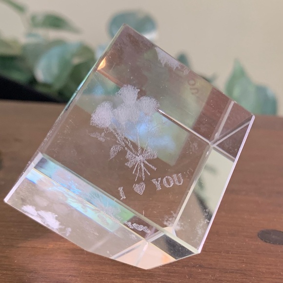 3D Laser Etched Rose Bouquet Clear Crystal Glass Cube Paperweight I LOVE YOU 1.5 - Picture 3 of 10